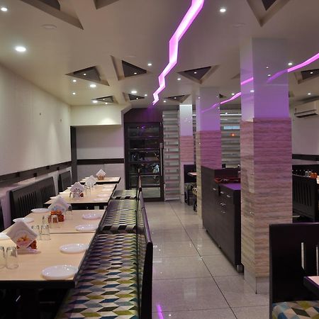 Ashish Restaurant And Guesthouse Surat Zewnętrze zdjęcie